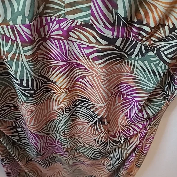 Earth color's leaf print dress. - Picture 2 of 4